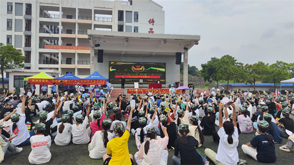 学生积极参与互动.jpg