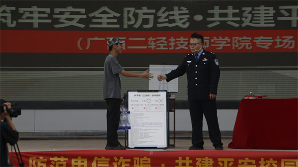 学生积极参与互动 (2).jpg