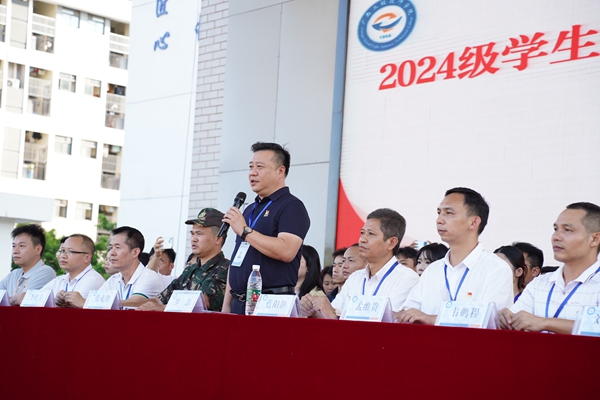 罗志.jpg