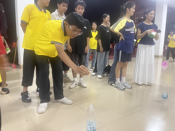 比比谁眼力好.jpg