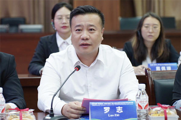 3.广西二轻技师学院党委书记、院长罗志.jpg