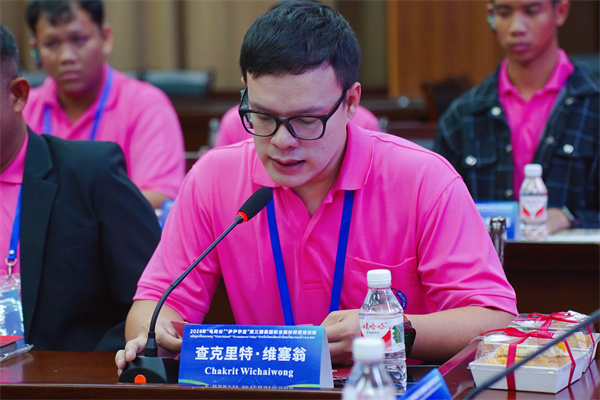 5.泰国乌隆他尼工业与社区教育学院指导与就业安置主管查克里特·维赛翁先生.jpg