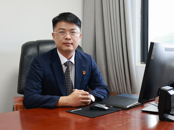 副院长  杨淼生  中共党员  高级讲师  大学本科.jpg