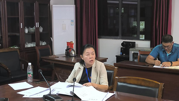 副院长韦杰梅进行课题点评.jpg