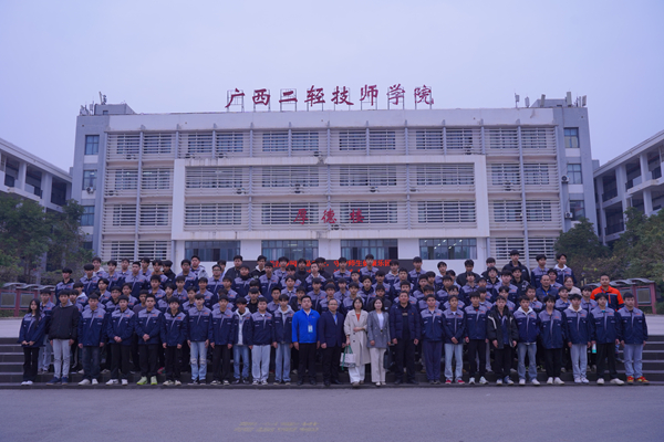 合影.jpg