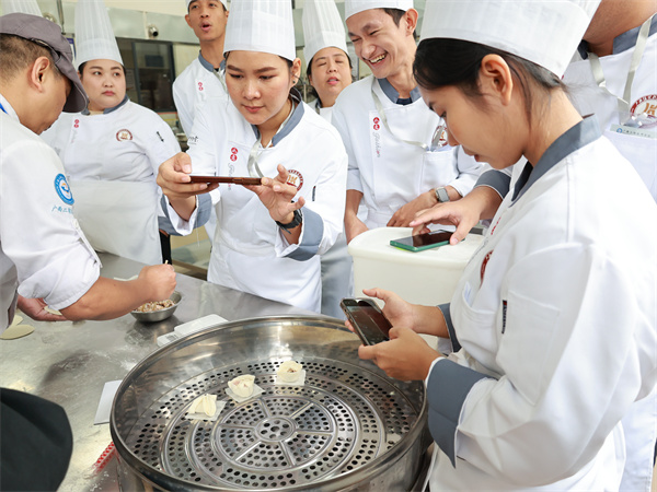 学院培训泰国职业院校教师中式面点制作技能.jpg