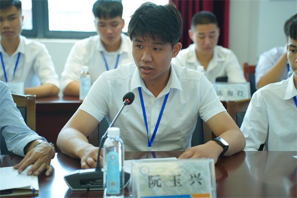 越南永福技术工艺职业学院学生代表阮玉兴同学致辞.jpg