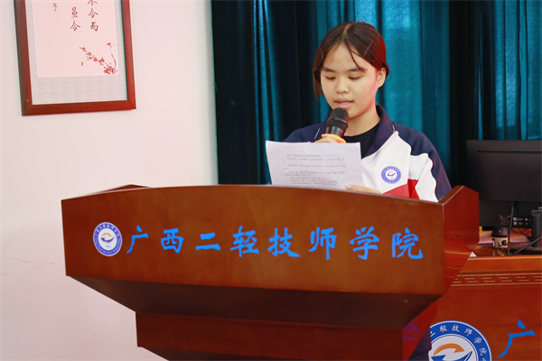 图片7:学生代表发言.jpg