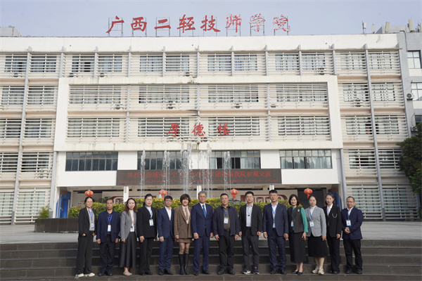 1.合影留念.jpg
