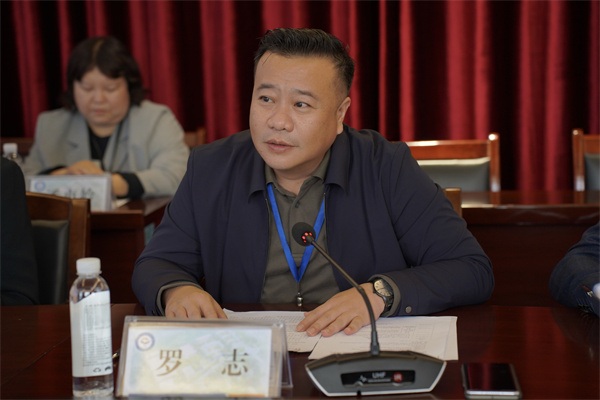 11.学院党委书记、院长罗志致辞.jpg