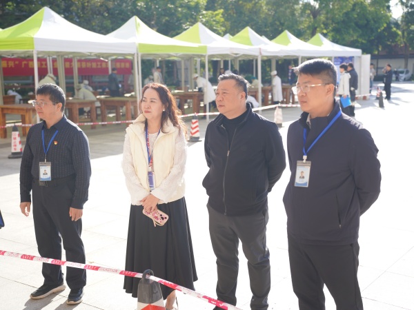 学院党委书记、院长罗志,党委委员、副院长杨淼生带队到各赛场视察工作1.JPG