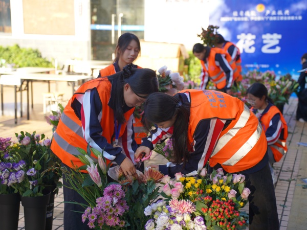 学生志愿者.JPG