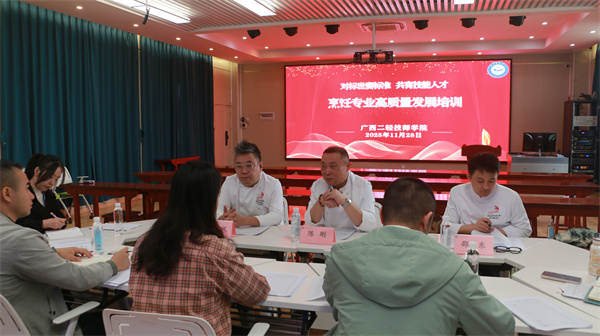 6.专家对教师开展深度指导1.jpg
