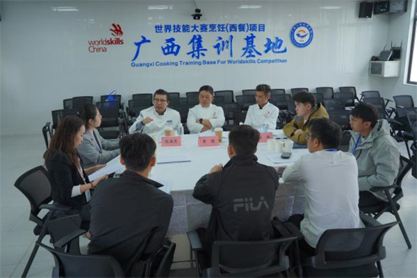 6.专家对教师开展深度指导2.jpg