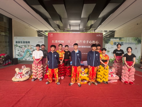 学院参与演出志愿者合影 (2).jpg