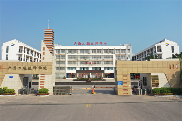 校门.JPG