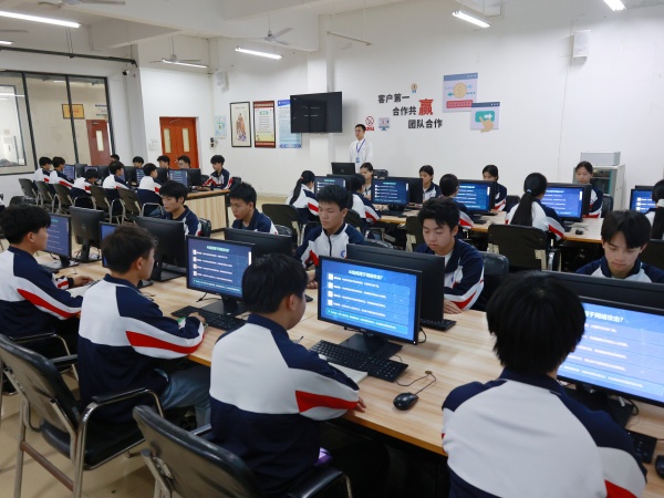 计算机网络实训室.JPG