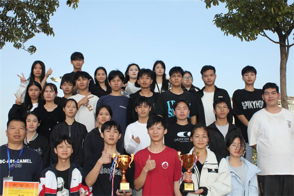 学生合影2.jpg