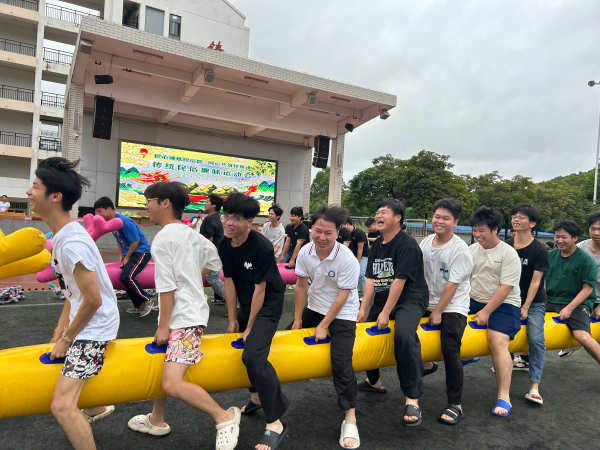 旱地龙舟接力 (2).png