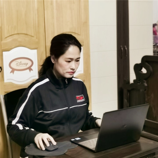 陆冠宇老师在备课.jpg