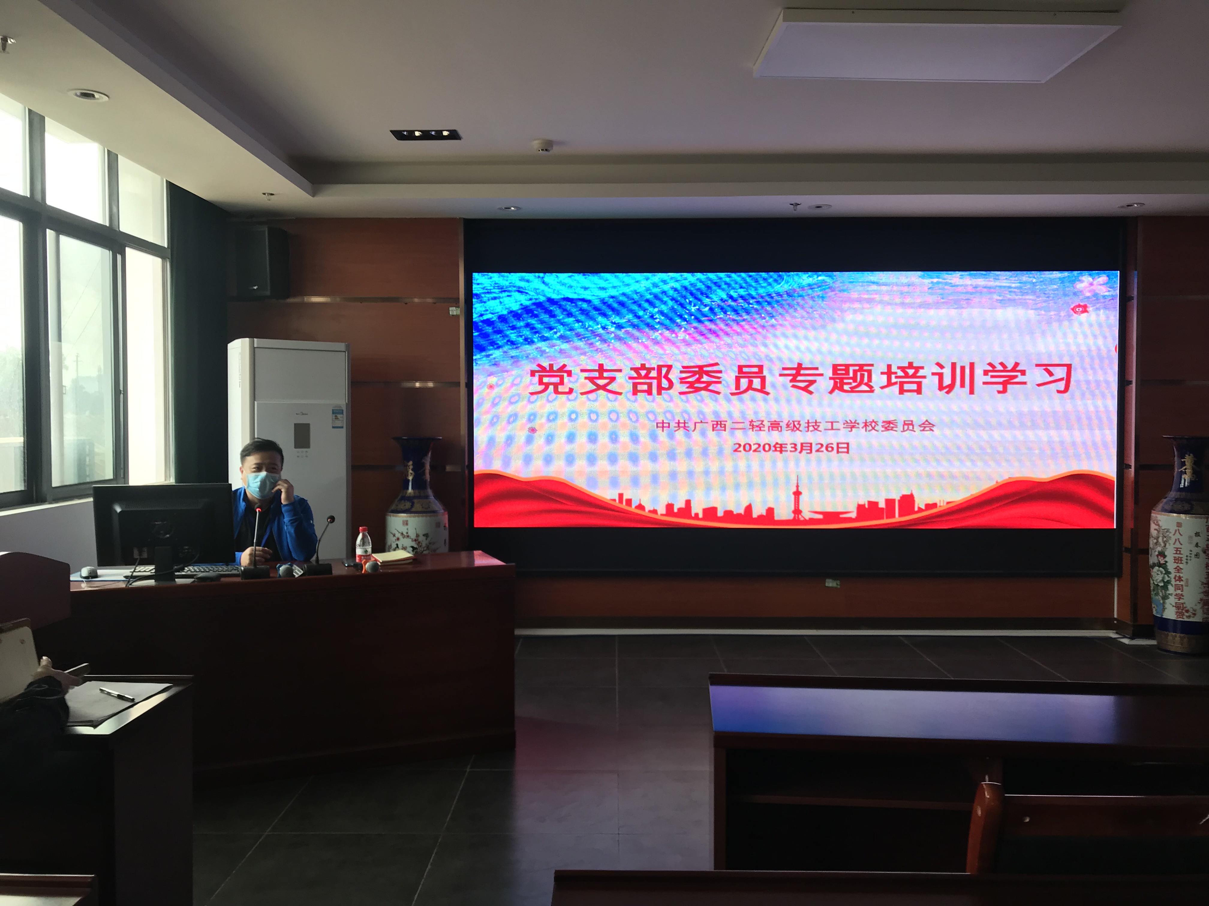 党委副书记，第一副校长罗志在培训课上讲话.JPG