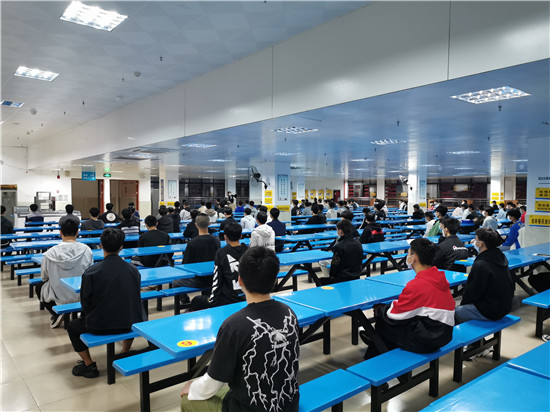 学保科、招就办对学生前往实习单位前进行防疫安全教育和实习安全教育.jpg 学保科、招就办对学生前往实习单位前进行防疫安全教育和实习安全教育.jpg