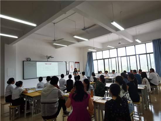 公共基础部谢紫珊老师进行德育课程磨课.jpg 公共基础部谢紫珊老师进行德育课程磨课.jpg