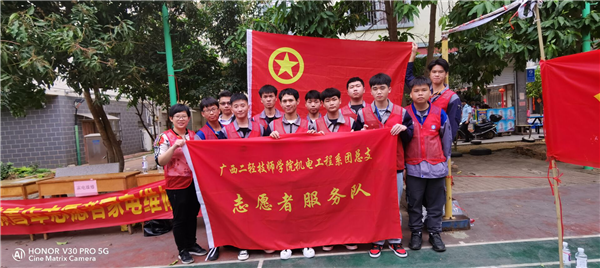 在学院团委带领下,参与本次活动的青年志愿者们.png 在学院团委带领下,参与本次活动的青年志愿者们.png
